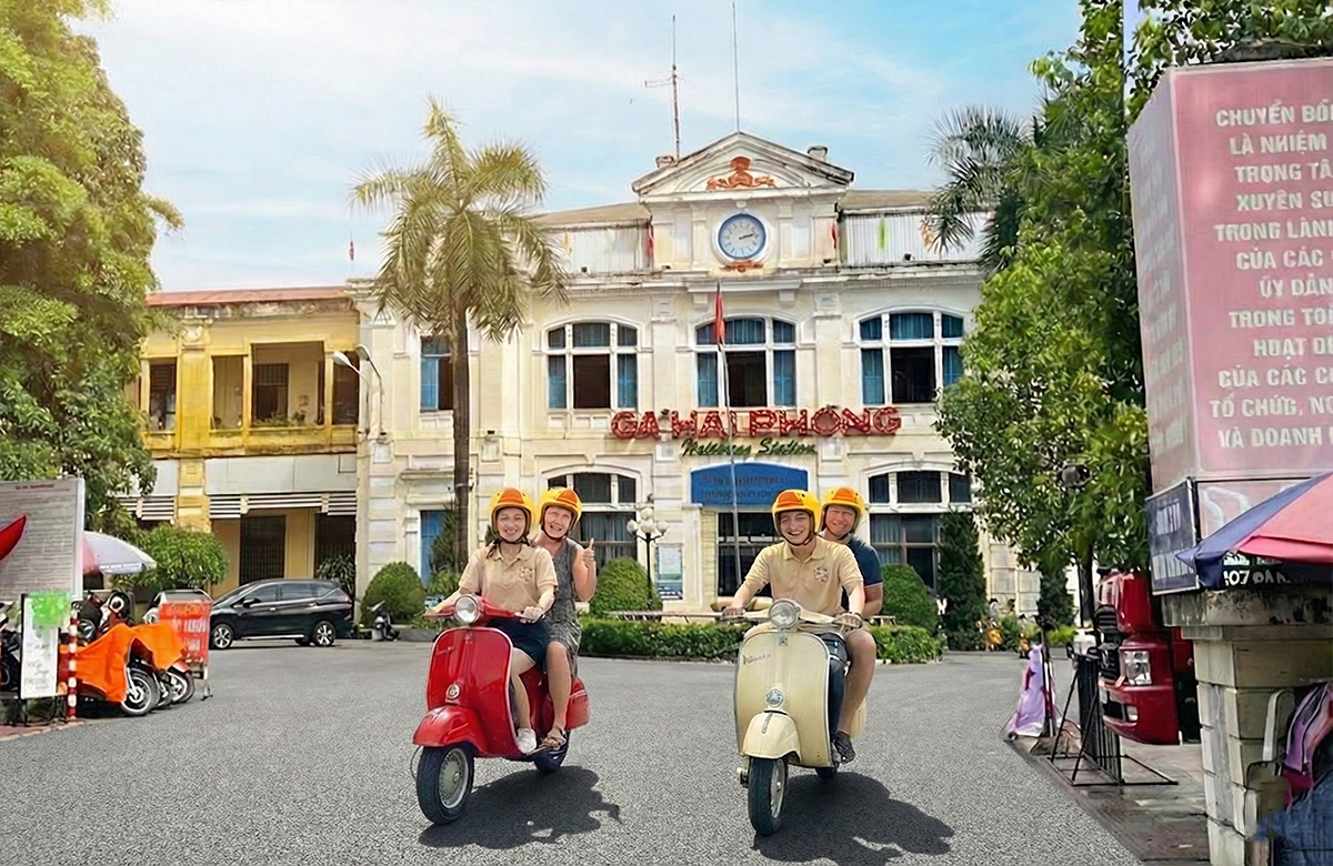 2 tour guide ga hai phong