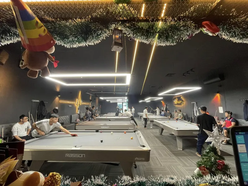 Precise shots in the quiet space of Ben Billiards Haiphong