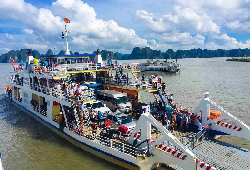 Cat Ba Ferry-_haiphongadventurecom_haiphong-tours_haiphongadventurecom_haiphong-tours
